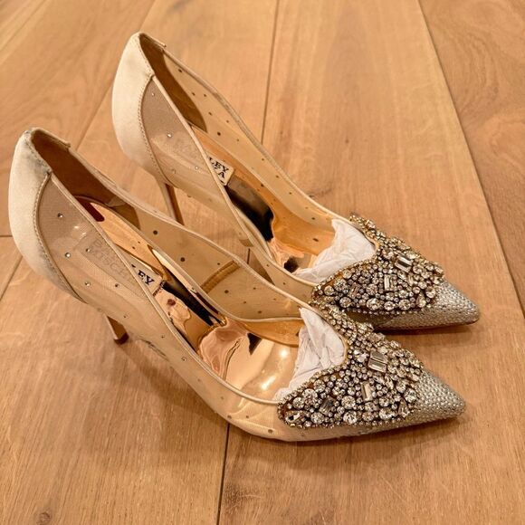 Badgley Mischka Brand
Quintana Crystal Ornamented Pump - Picture 2 of 11